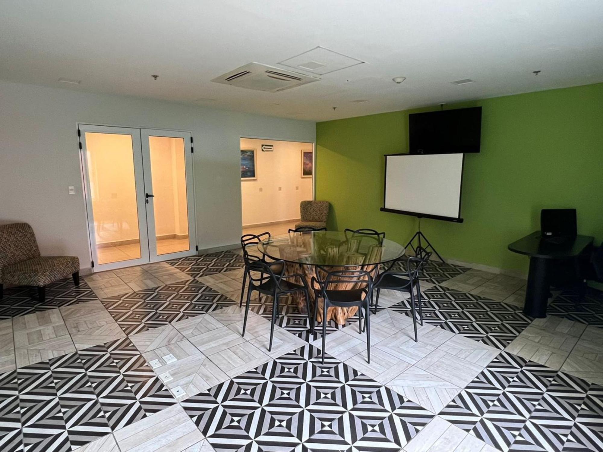 Holiday Inn Express Merida Centro By Ihg Экстерьер фото