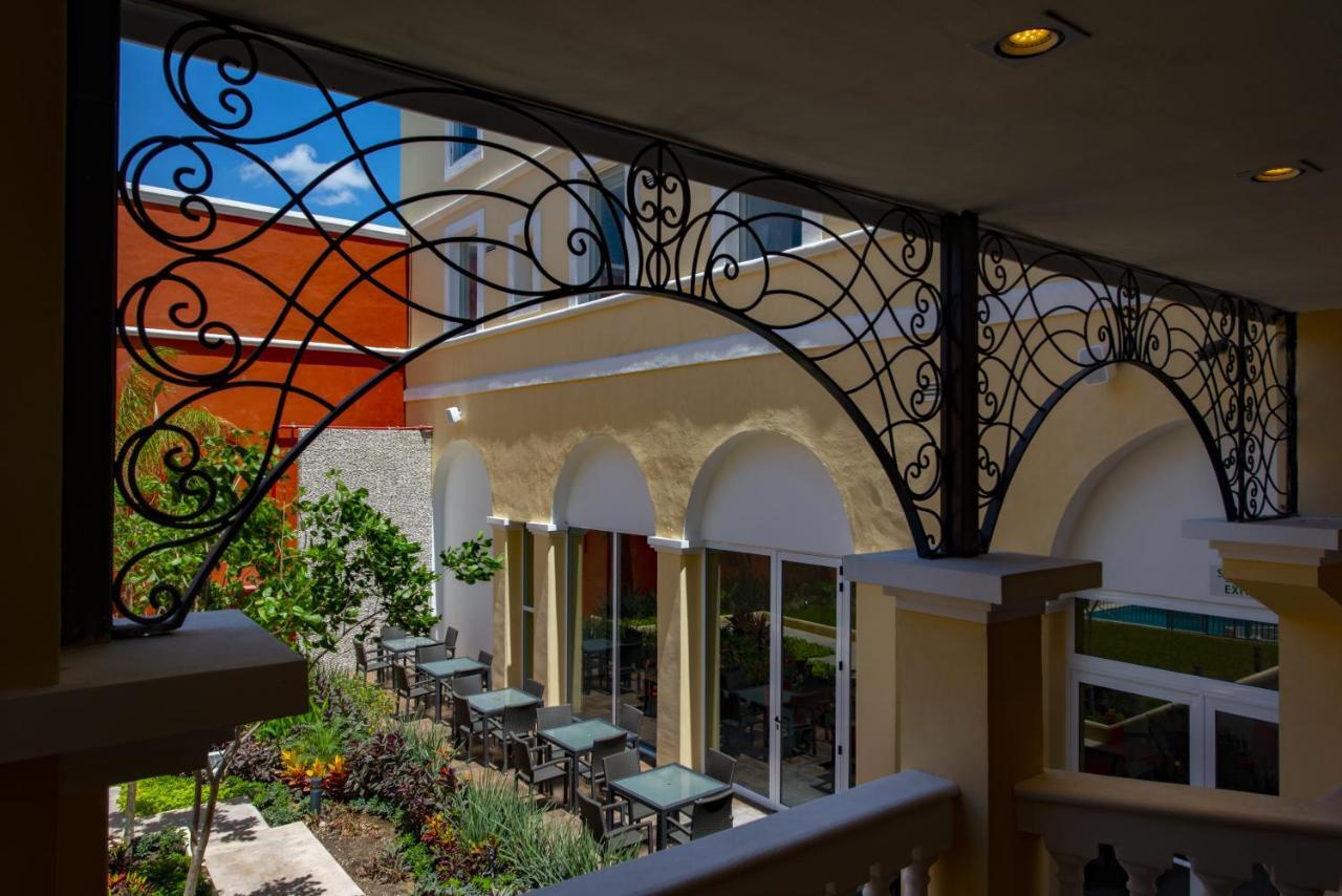 Holiday Inn Express Merida Centro By Ihg Экстерьер фото